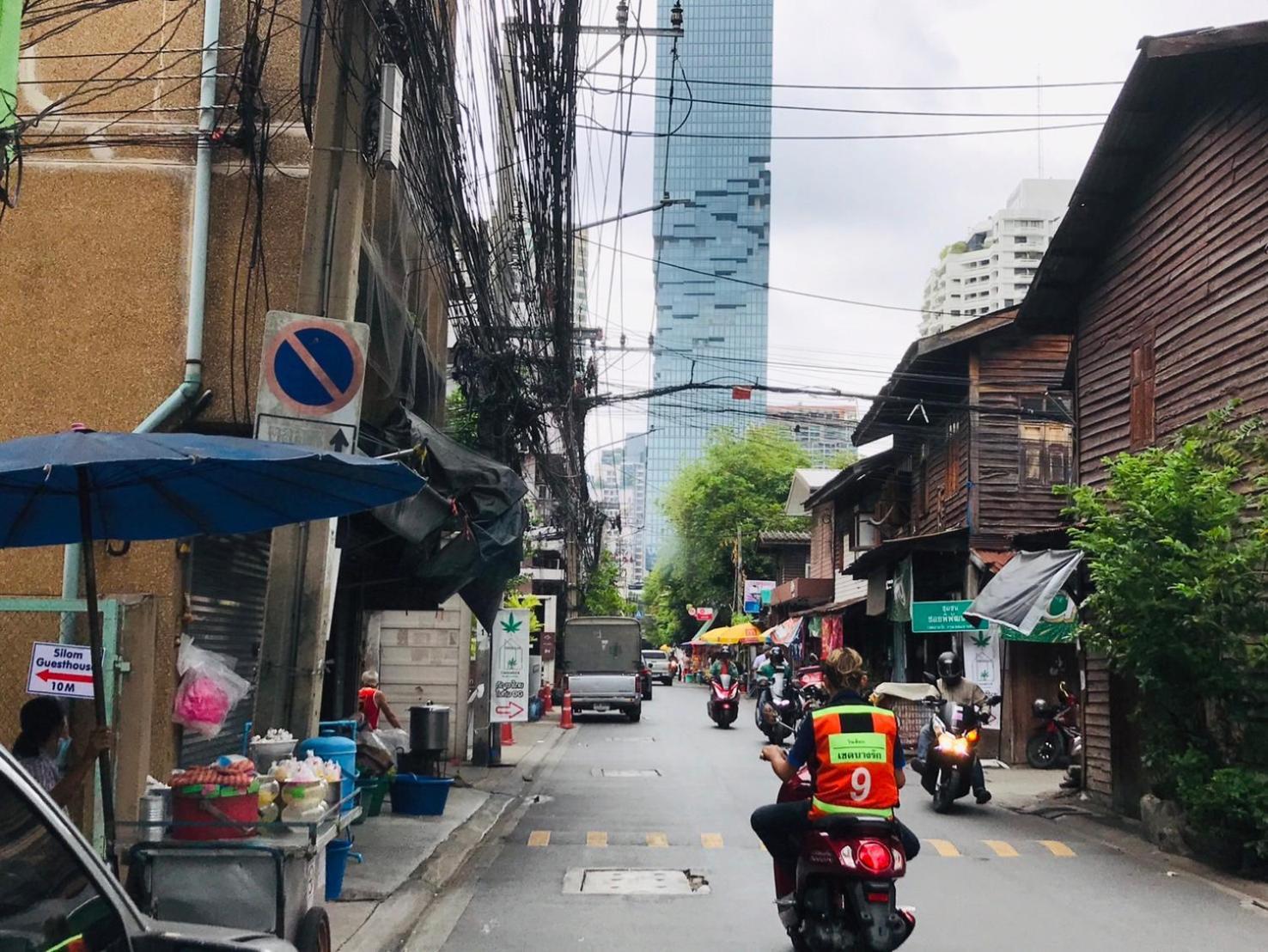 Silom Guesthouse Bangkok Exterior photo