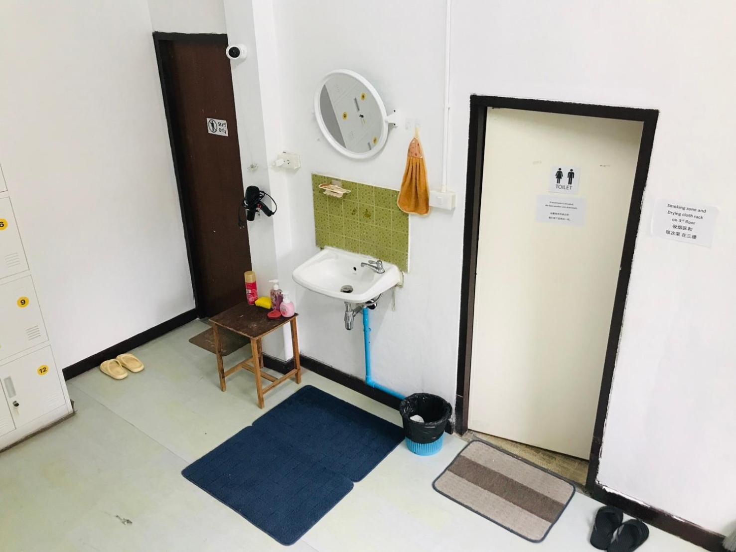Silom Guesthouse Bangkok Exterior photo